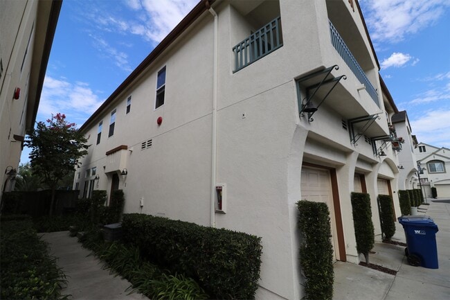 Building Photo - 16921 Meadowlark Ridge Rd