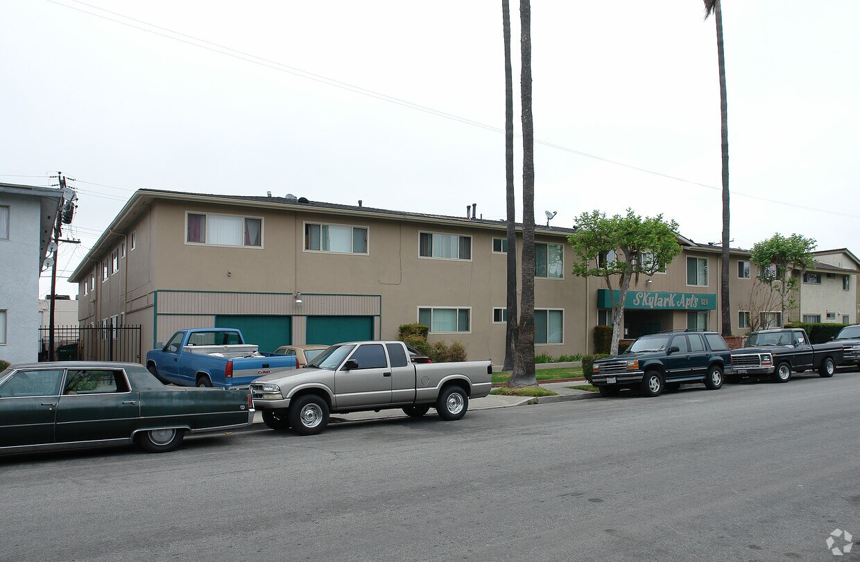 Building Photo - Skylark Apartments