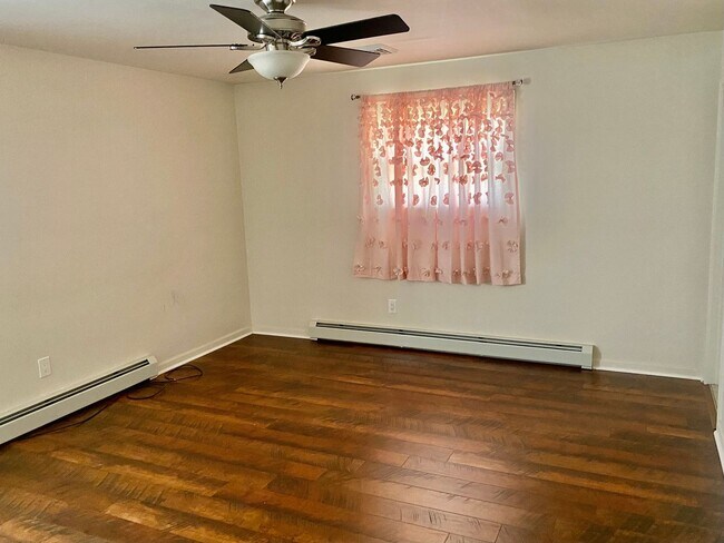 Foto del edificio - 3 Bedroom/2 Full Bath Ranch Near Air Produ...