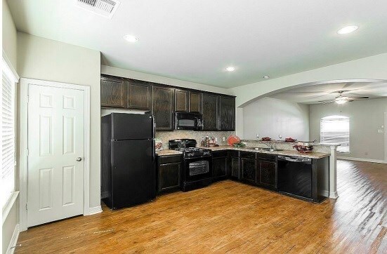 Foto del edificio - 49 Woodland Hills Dr