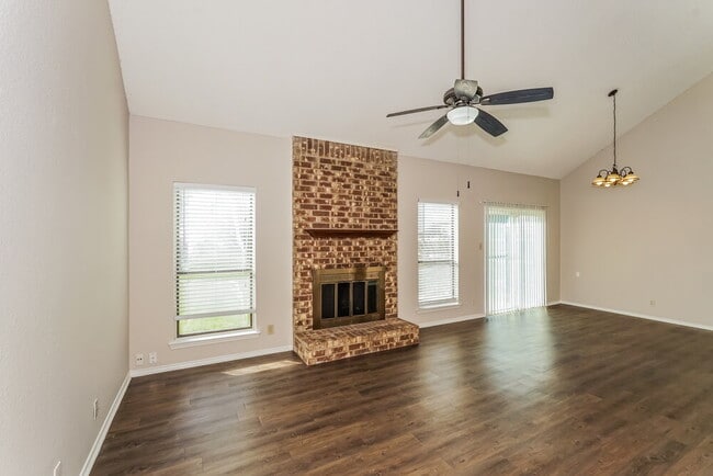 Foto del edificio - 2200 Wembley Downs Dr