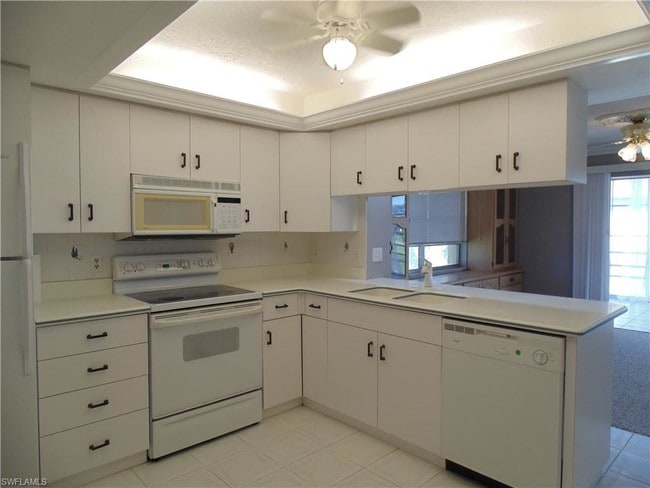 Building Photo - 4852 Golf Club Ct