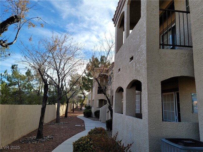 Foto del edificio - 1851 Hillpointe Rd