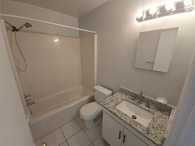 Building Photo - 5360 Chatham Hall Dr