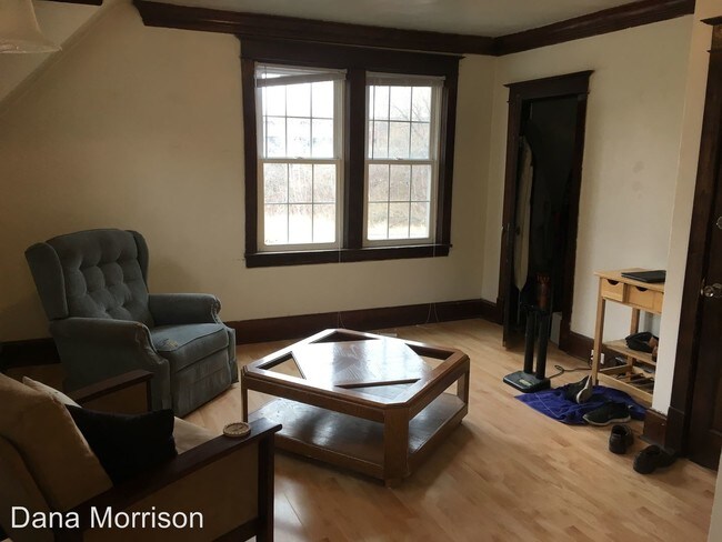 Building Photo - 3227 Chestnut St