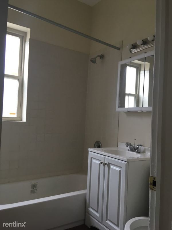 Building Photo - 2 br, 1 bath Apartment - 6452 S Eberhart Ave