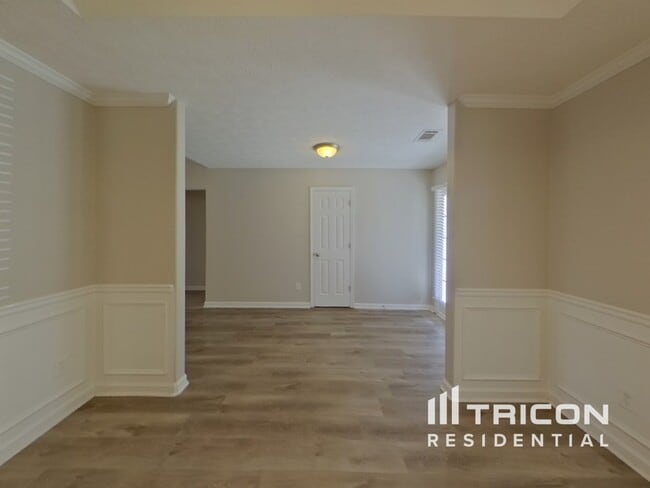 Building Photo - 912 Roxeywood Dr