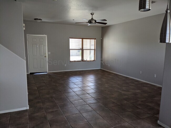 Foto del edificio - 7500 E Deer Valley Rd