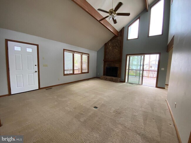 Building Photo - 215 Beachside Cove
