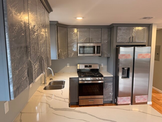 Building Photo - 288 S 7th St