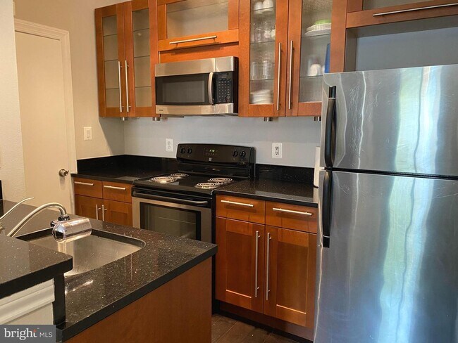 Building Photo - 12163 Penderview Terrace