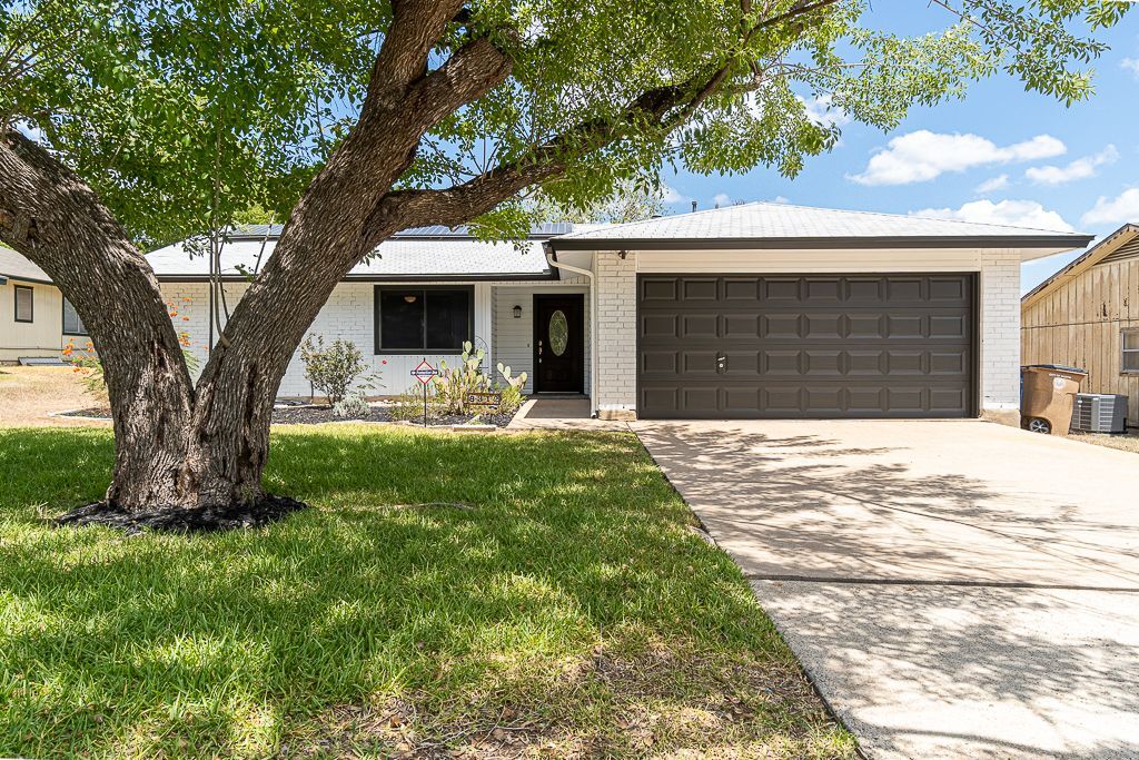 Foto principal - 8312 Roan Ln