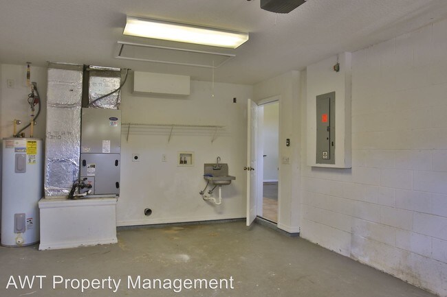 Building Photo - 8A Eton Ln