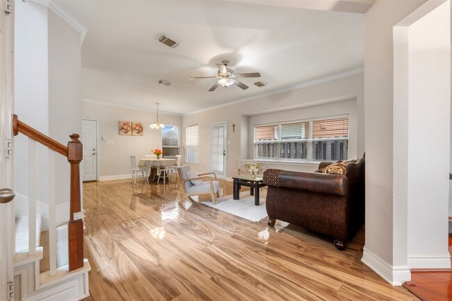 Building Photo - 7138 Sun Village Dr