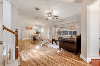 Building Photo - 7138 Sun Village Dr