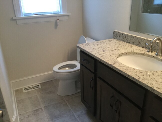 Building Photo - 2 Bed 1 Bath Renovated Home Forest Hill Pa...