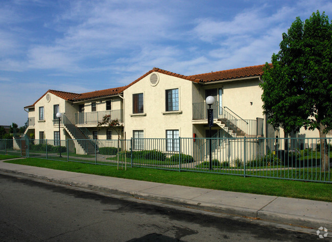 Foto del edificio - Ontario Plaza Apartments