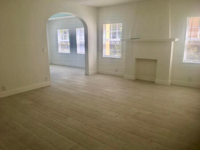 Foto del edificio - 407 S Lakeside Dr
