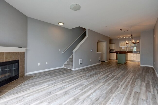 Building Photo - Newer 2 bedroom Townhome in Lynnwood