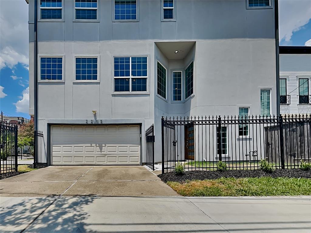Foto principal - 2215 Commonwealth St