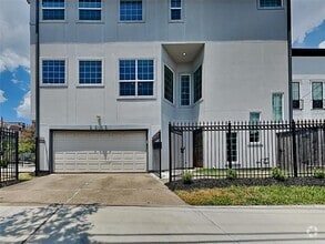 Building Photo - 2215 Commonwealth St
