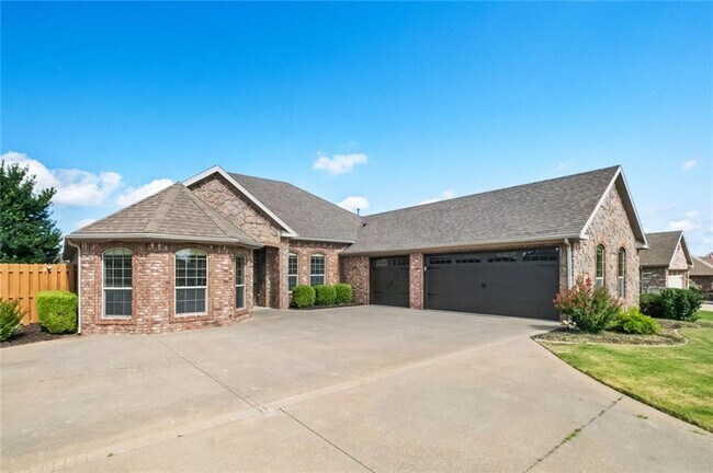 Building Photo - 2506 SW Glenn Ridge Rd