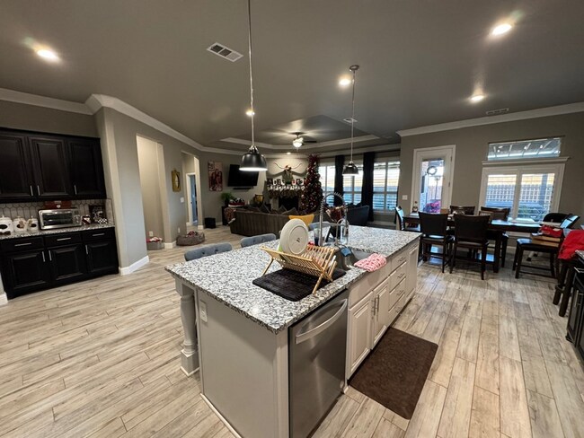 Foto del edificio - 6014 Silent Rain Dr