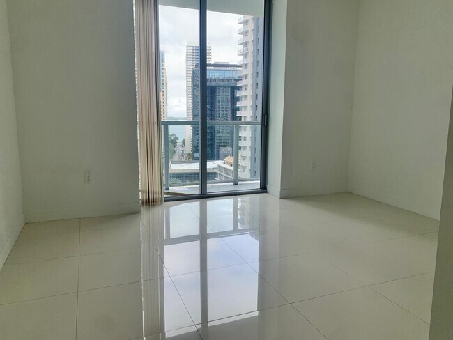 Foto del edificio - 79 SW 12th St