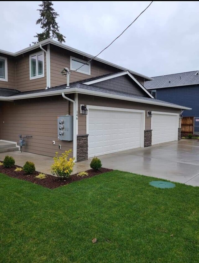 Foto principal - 146 168th St E