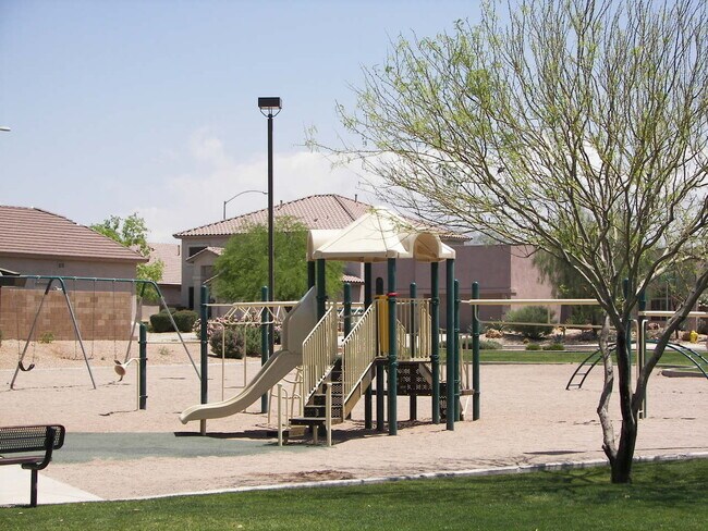 Building Photo - POOL, BBQ, FIRE PIT, AND MORE!