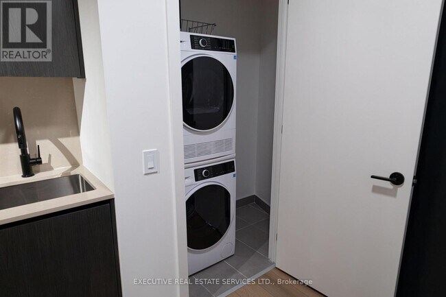 Photo du bâtiment - 5 Lakeview Ave