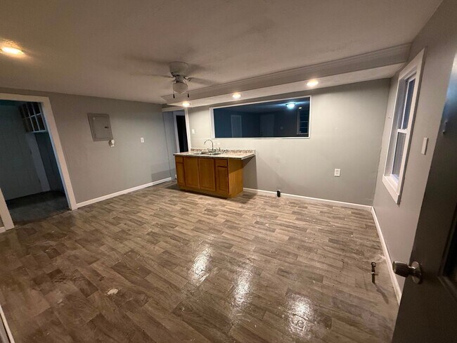 Foto del edificio - 2 bedrooms house completely remodeled