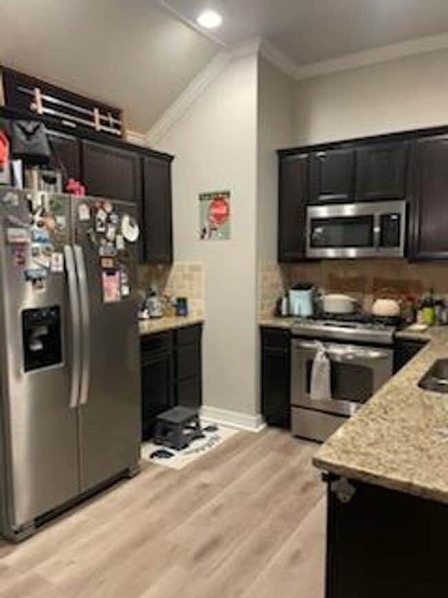 Building Photo - Live the Legacy Life – 3 Bed, 2 Bath Beauty!