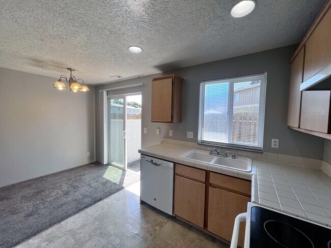 Foto del edificio - 4000 NE 109th Ave
