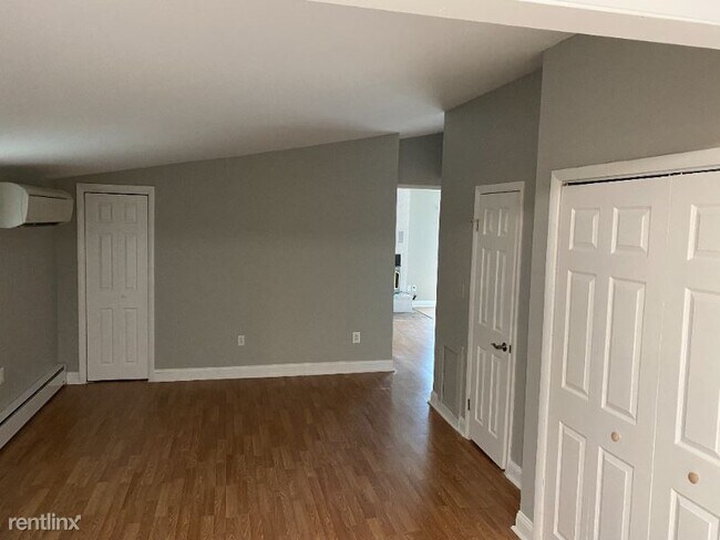 Building Photo - 2 br, 1.5 bath House - 49 Honeysuckle Ct