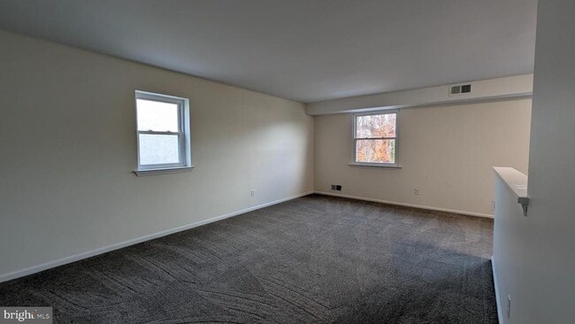 Building Photo - 646 Country Ln