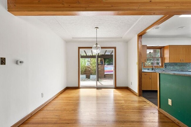 Building Photo - 2948 SE Sherrett St