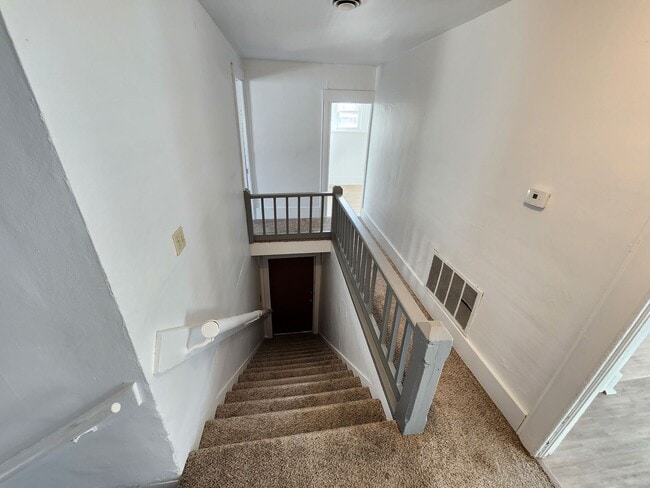 Building Photo - Spacious 2-Bedroom, 1-Bathroom Home AVAILABLE NOW!!