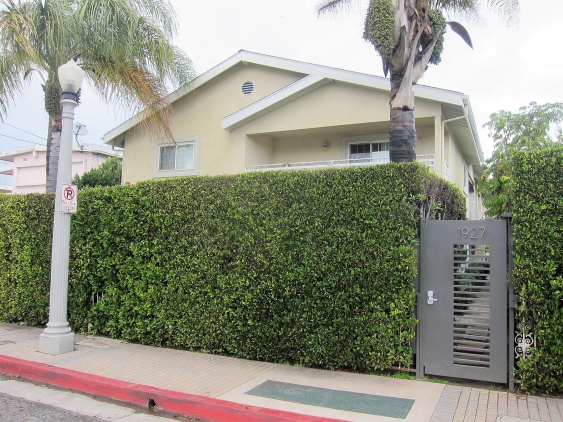 Foto principal - 1927 Cloverfield Blvd