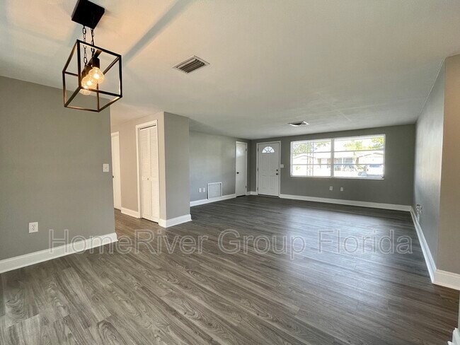 Building Photo - 5824 Dahlia Ave