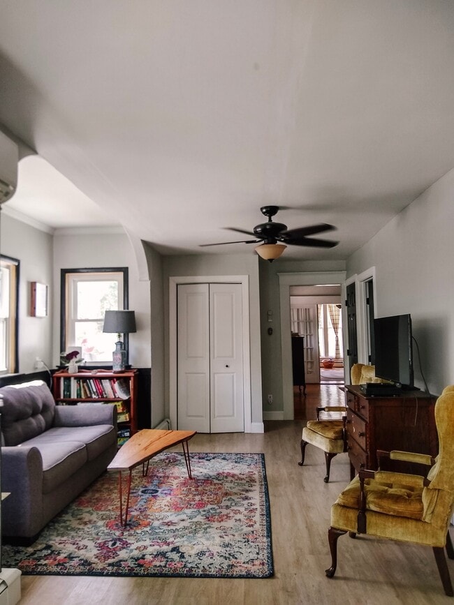 Building Photo - 567 Main St