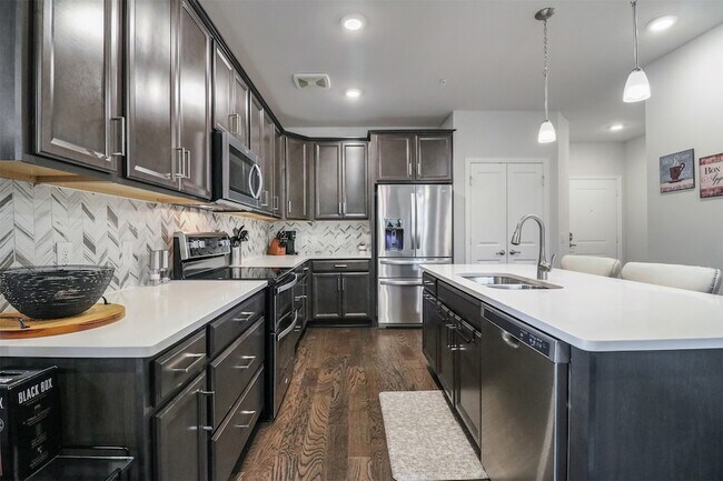 Foto del edificio - 1735 Wittington Pl