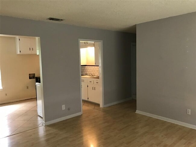 Building Photo - 612 Clifford Dr
