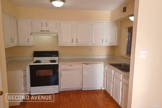 Foto del edificio - 7943 Ellinger Ln