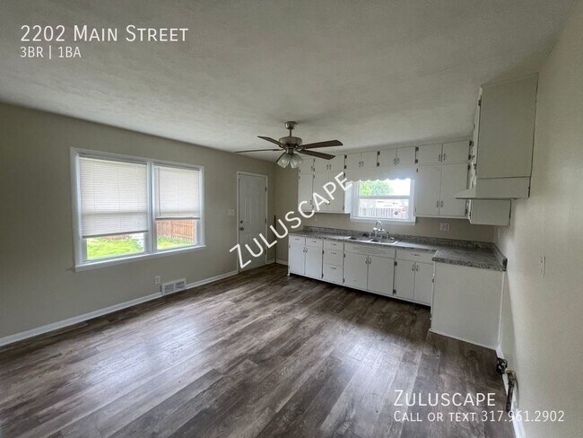 Building Photo - 2202 Main St