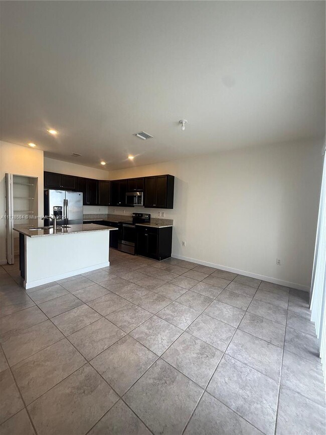 Foto del edificio - 10120 W 32nd Ln