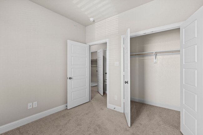 Building Photo - New Stunning Townhouse for Rent!