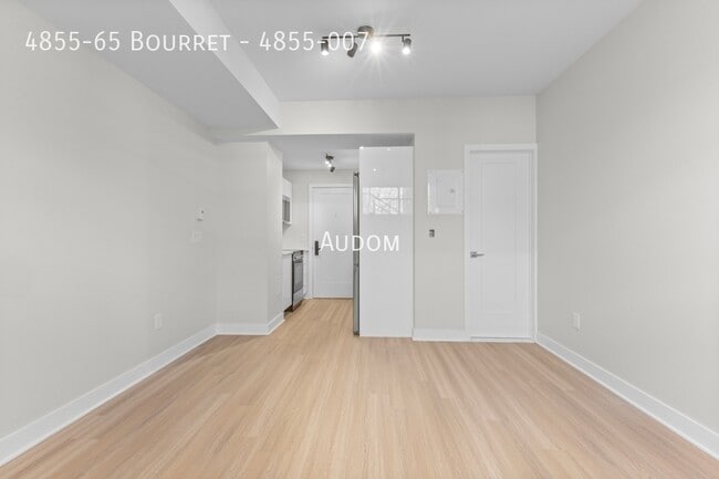 Building Photo - 4855-65 Av Bourret