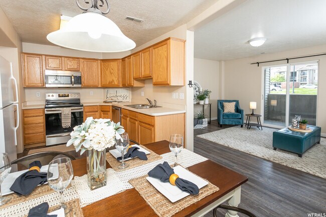Building Photo - 8066 N Ridge Loop E