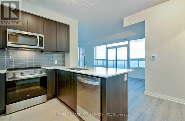 Photo du bâtiment - 3270 Sheppard Ave E